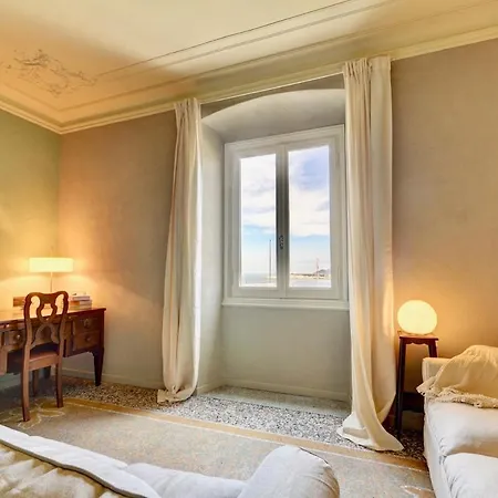 Le Sorelle - Elegante Appartamento Fronte Mare - 6 Posti Letto - Con Posto Auto Privato アパート *