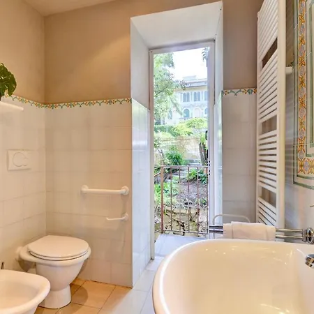 Apartment Le Sorelle - Elegant Beachfront Rapallo